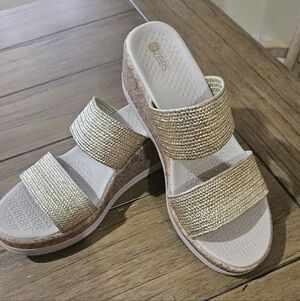 New  Bzees Lifestride Resort Wedge Sandal Womens Sz 8  M Gold Slip On